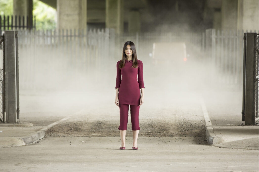 Mia is in Danger - Humans Season 2 Episode 5