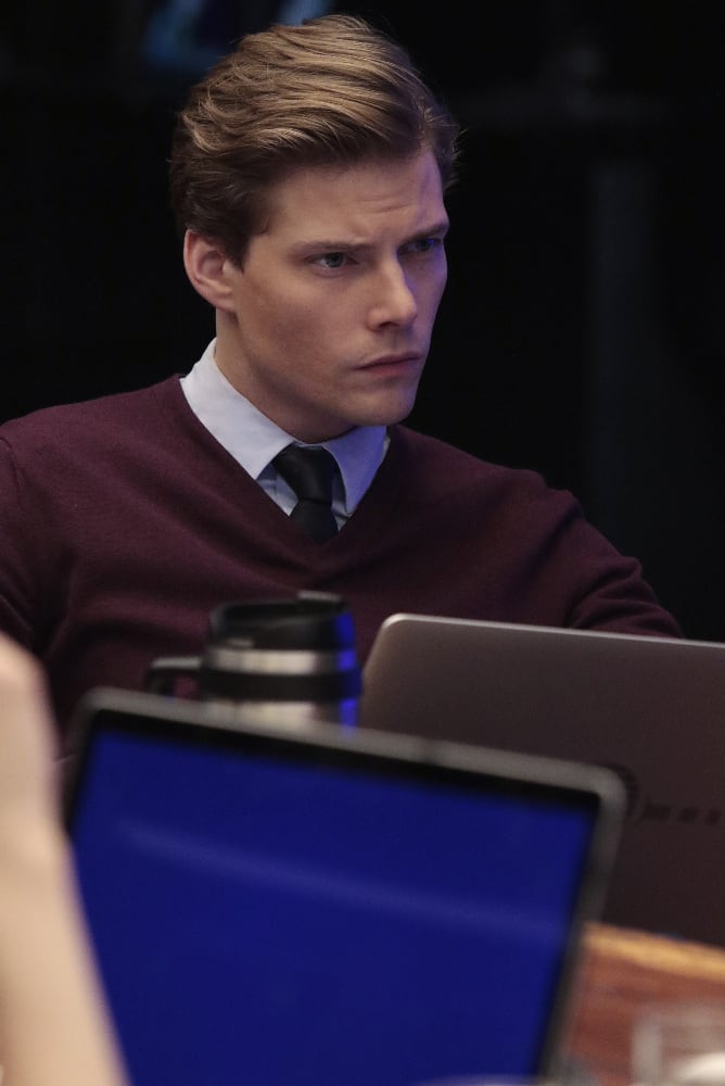 Newcomer - Quantico Season 2 Episode 14