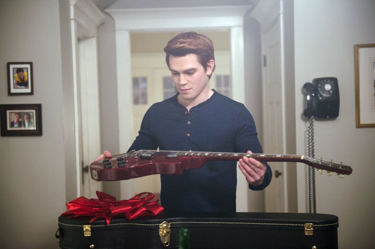 A Glorious Gift - Riverdale Season 1 Episode 9