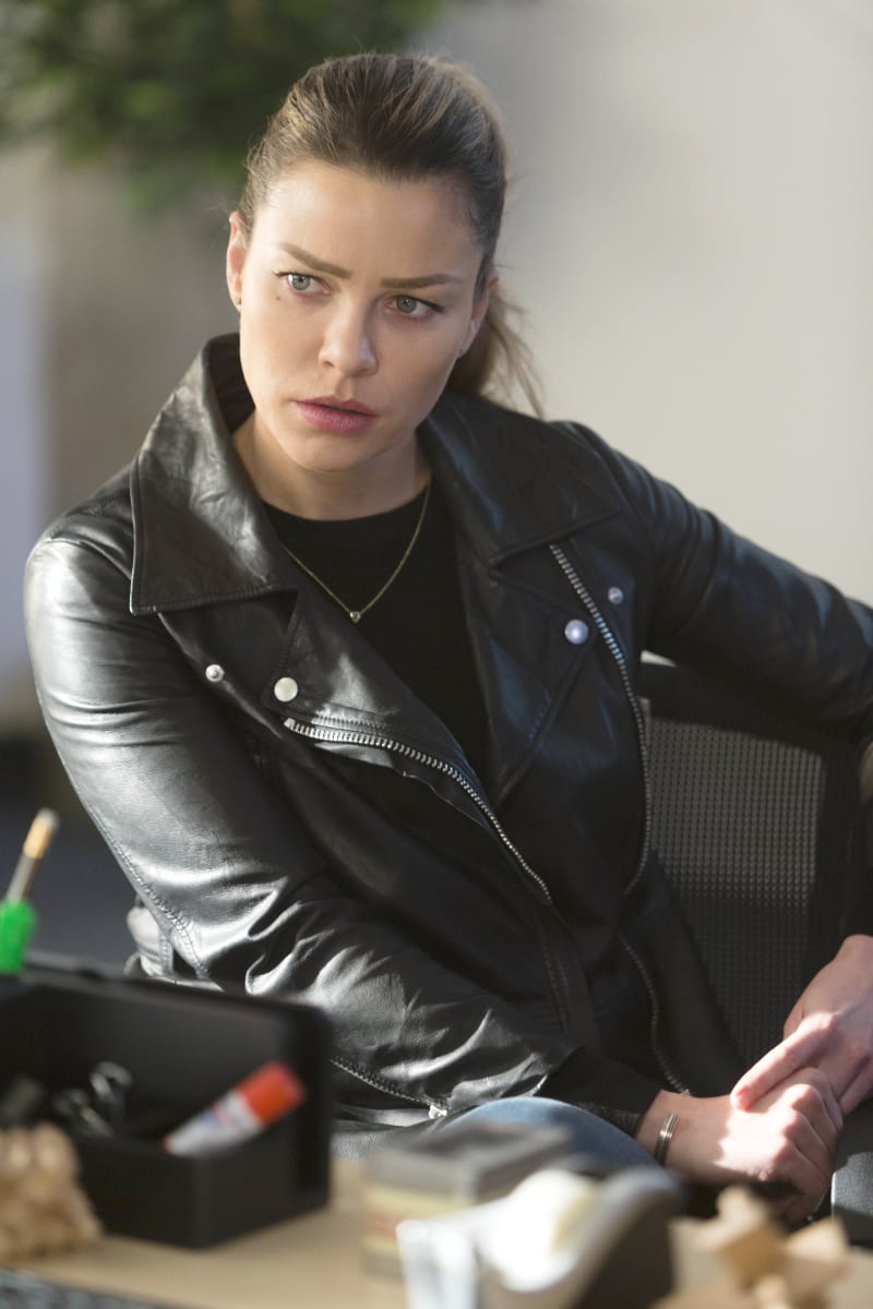 A Very Hot Chloe - Lucifer Season 2 Episode 15