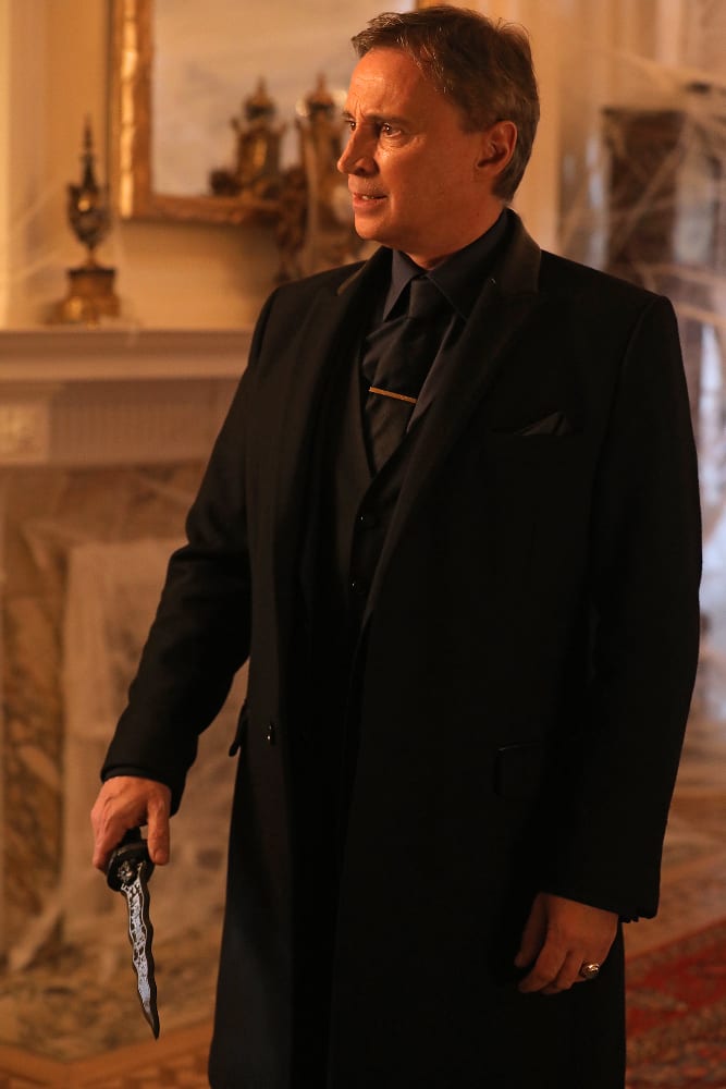 Clutching the Dagger - Once Upon a Time Season 6 Episode 16