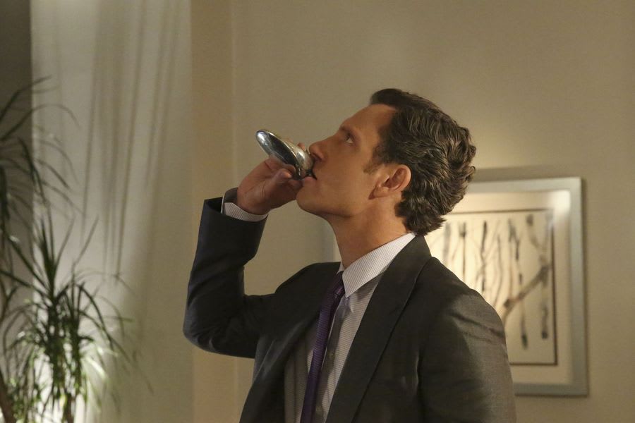 Fitz Needs a Drink - Scandal