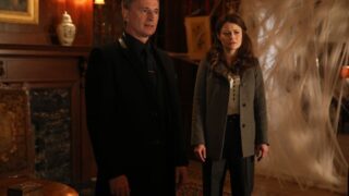 Greeting the Guests - Once Upon a Time Season 6 Episode 16