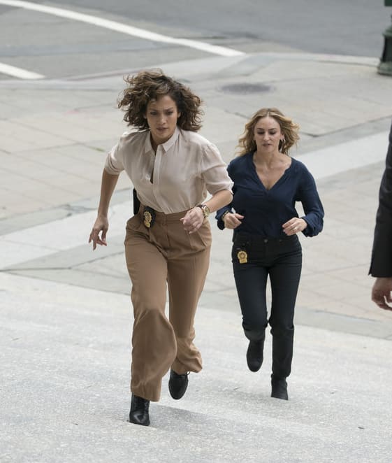 Harlee and Tess On the Run - Shades of Blue Season 2 Episode 6