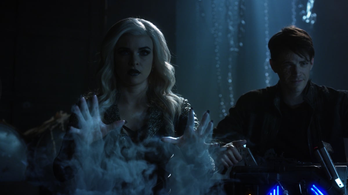 Attack! - The Flash Season 3 Episode 23