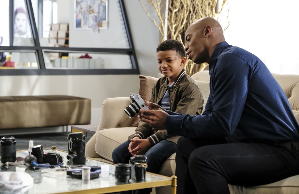 Cameras - Supergirl Season 2 Episode 20