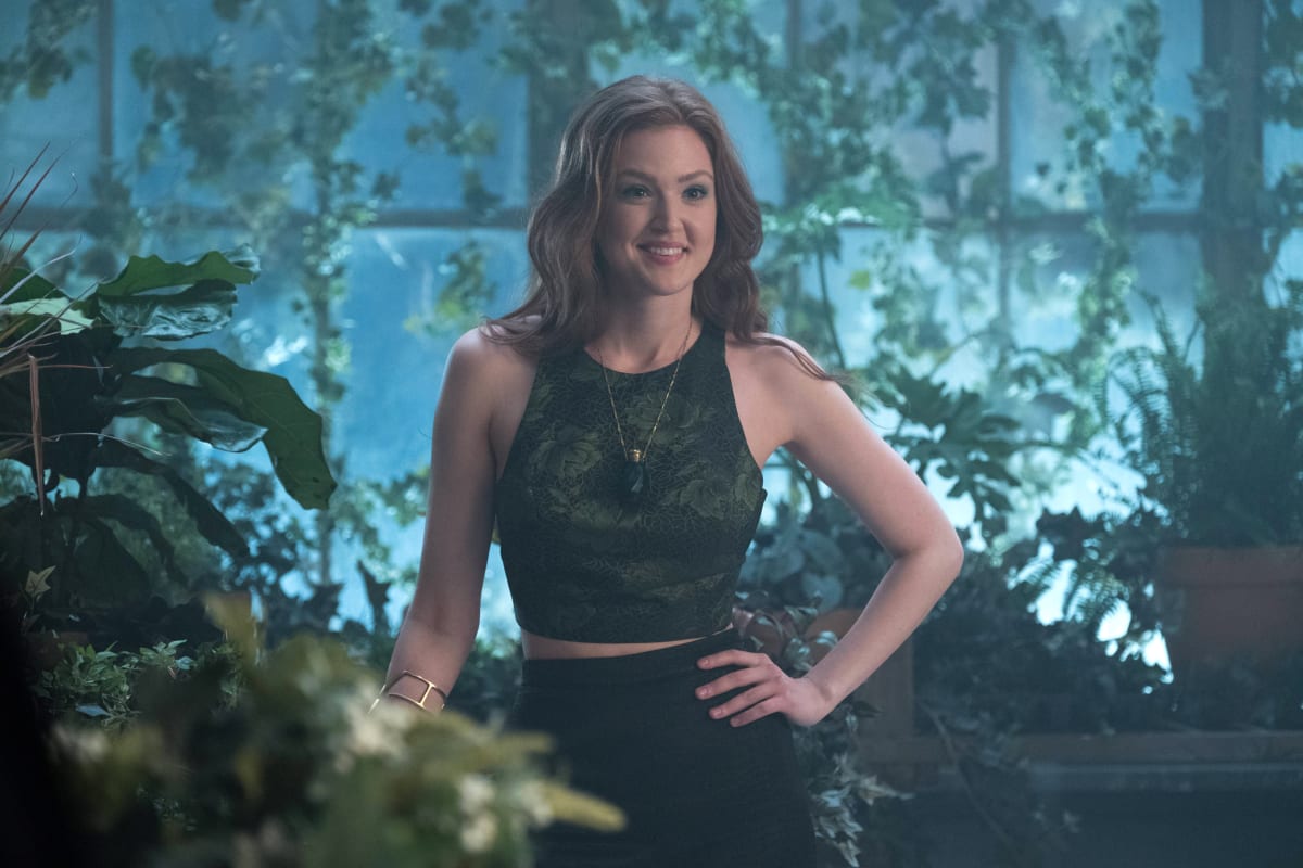 Ivy's Back - Gotham Season 3 Episode 20