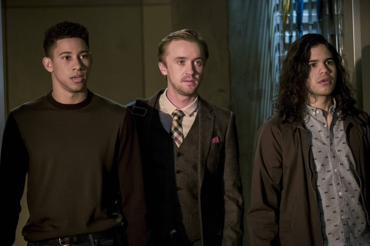Surprise Entrance - The Flash Season 3 Episode 21