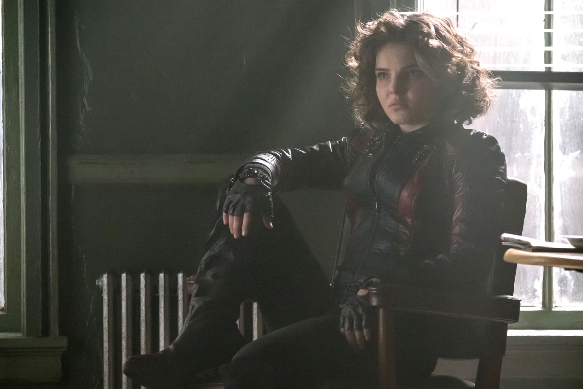The Cat Sits - Gotham Season 3 Episode 20