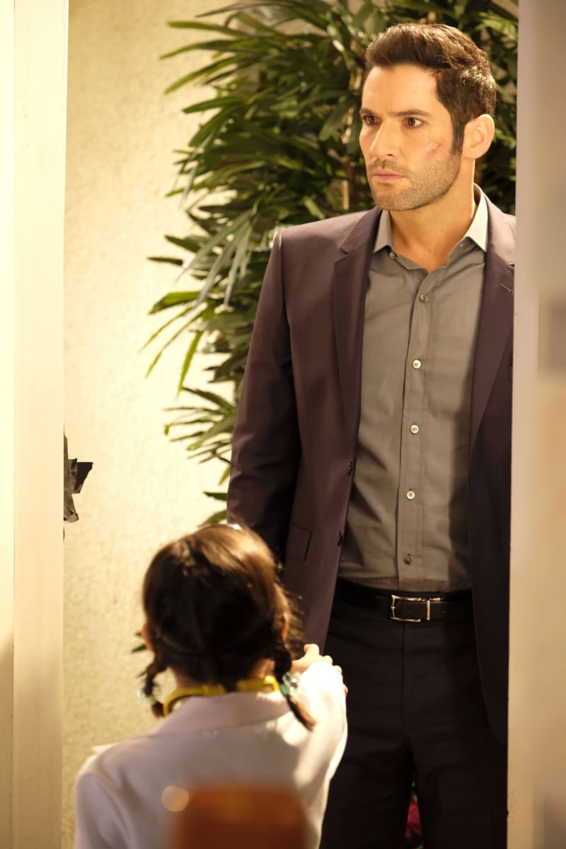 Welcome to My Office - Lucifer Season 2 Episode 18