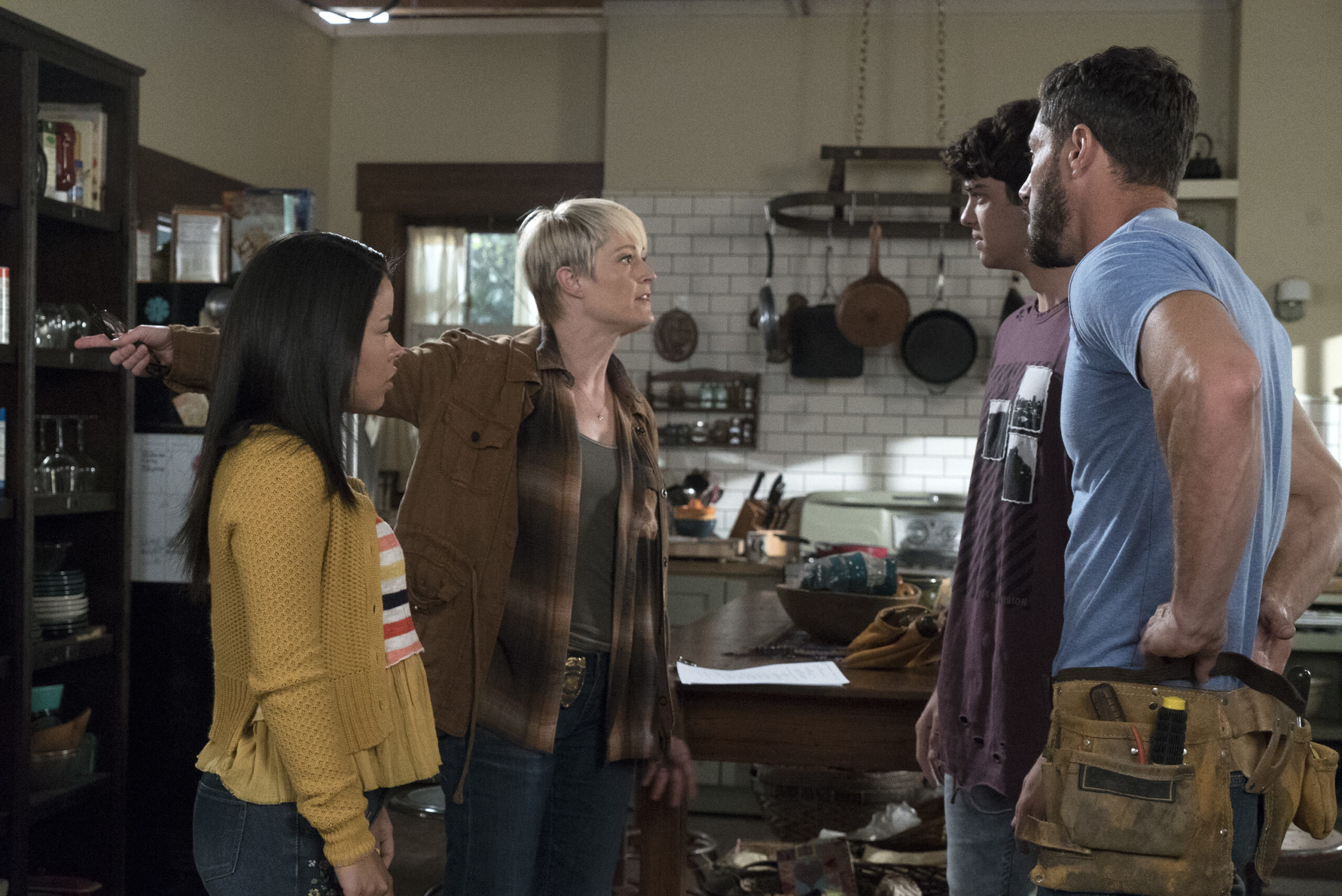 Guys vs. Girls - The Fosters Season 5 Episode 2