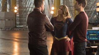 Arrow and Supergirl Meet - The Flash Season 3 Episode 8