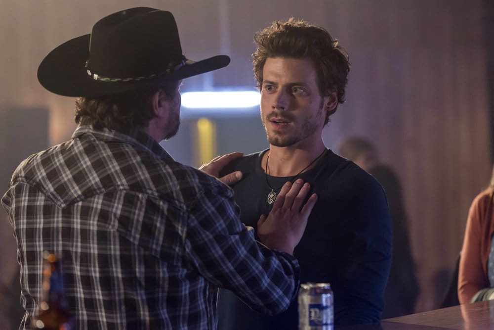 Protecting His Girl - Midnight, Texas Season 1 Episode 4