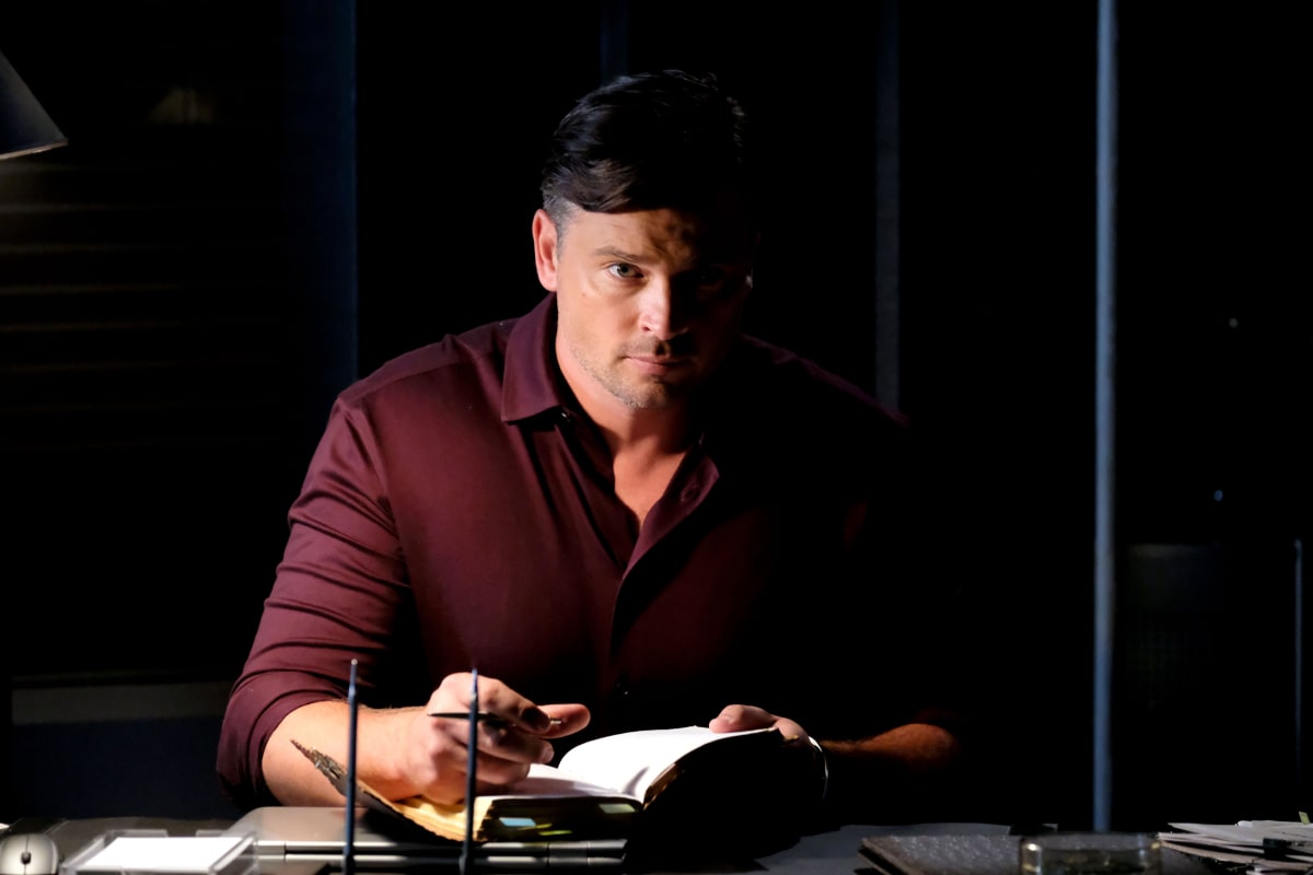 In His Office - Lucifer Season 3 Episode 1