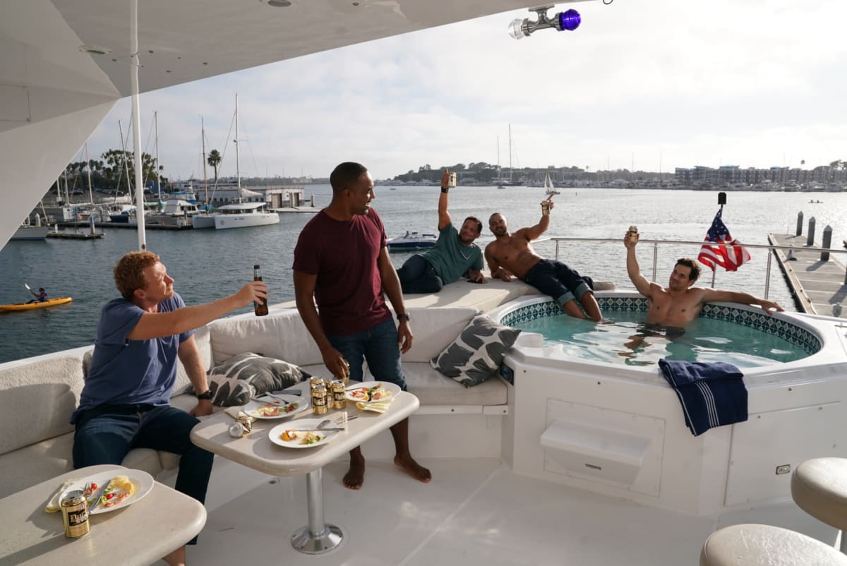 Cheers to a Good Time - Grey's Anatomy Season 14 Episode 6