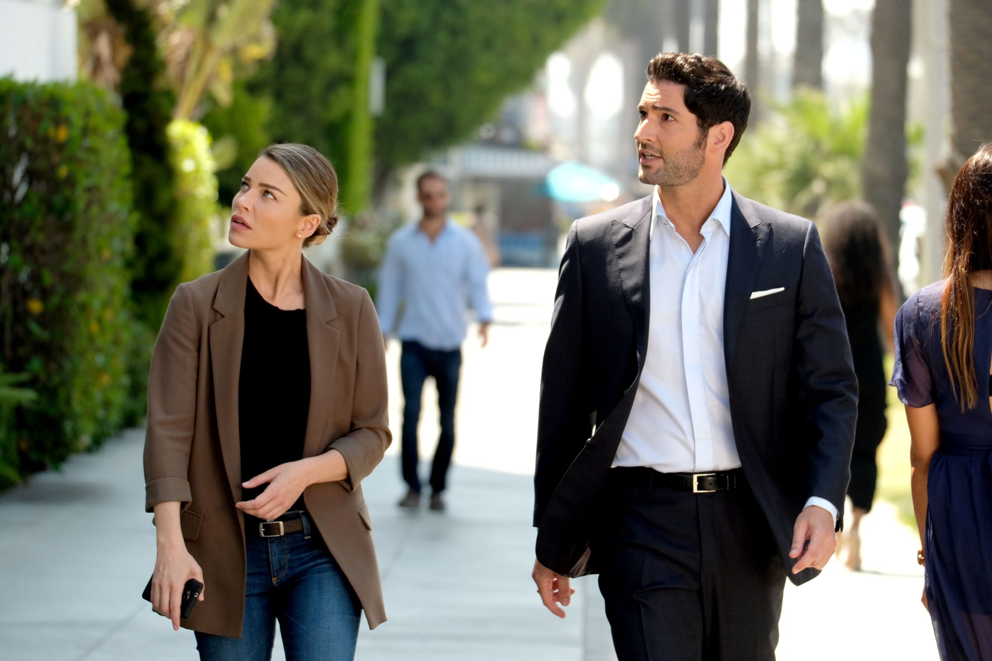 Look at That - Lucifer Season 3 Episode 1