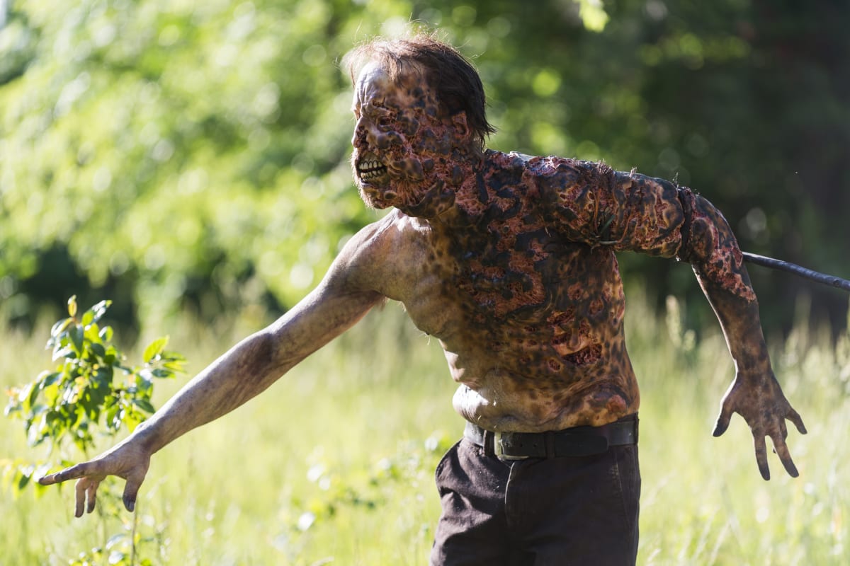 More Walkers, More Problems - The Walking Dead Season 8 Episode 1