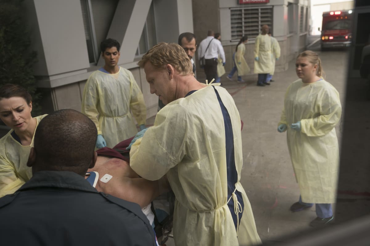 Owen in Action - Grey's Anatomy Season 14 Episode 7