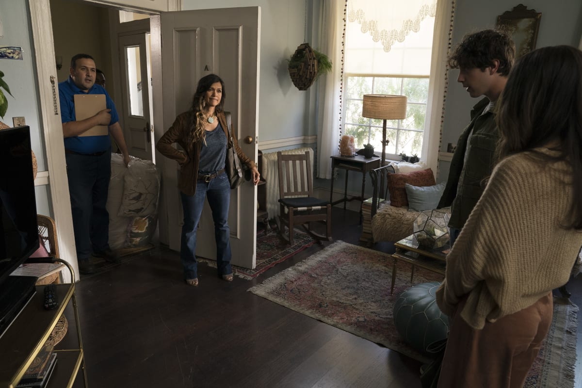 Moving on In - The Fosters Season 5 Episode 11