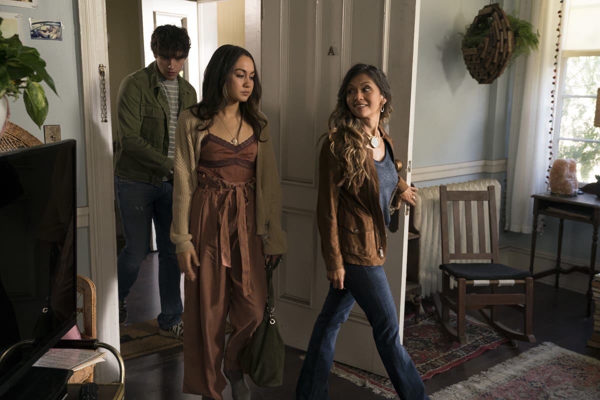 Three's Company Too - The Fosters Season 5 Episode 11