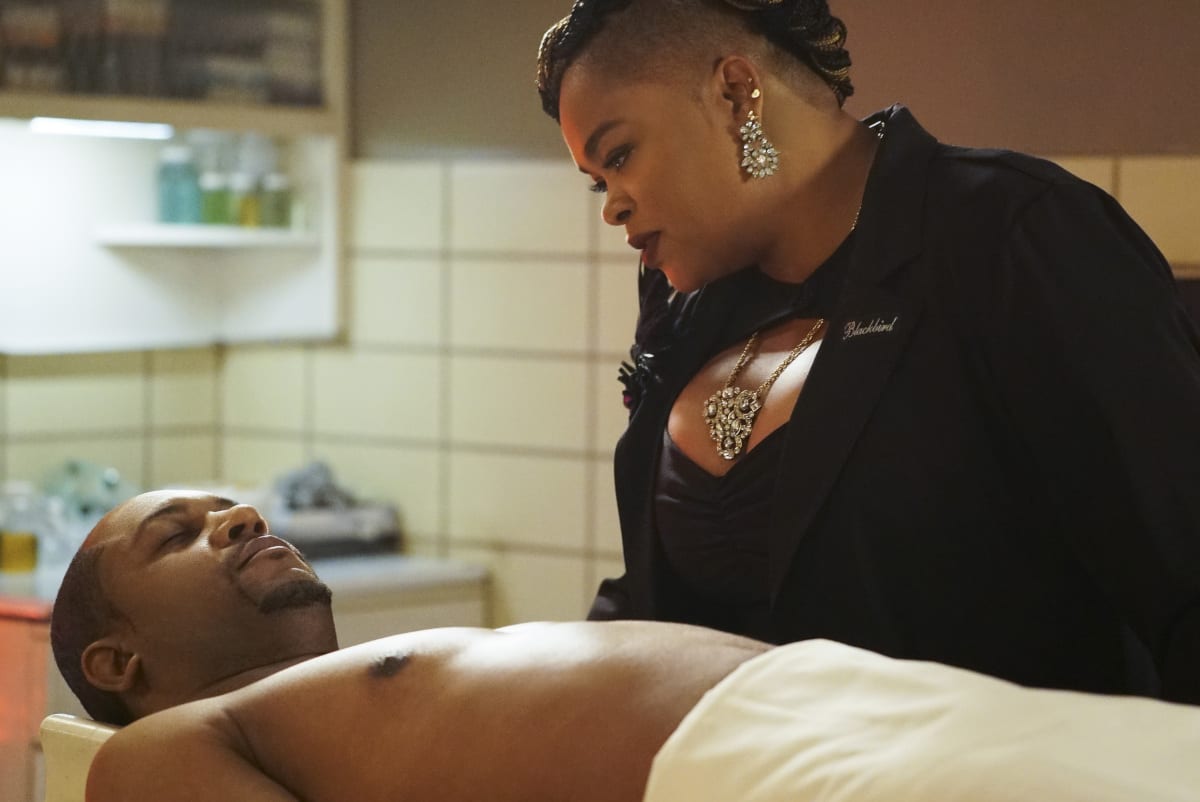 Another Civilian Deceased? - Black Lightning Season 1 Episode 7