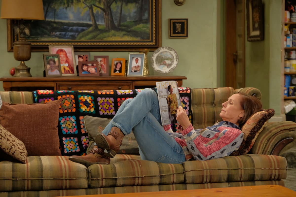 Jackie Relaxes - Roseanne
