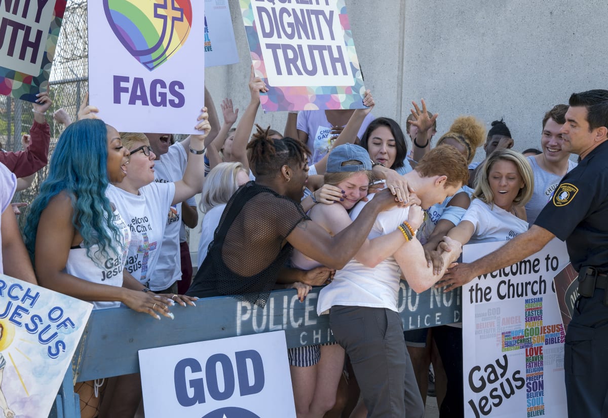 Gay Jesus Returns - Shameless Season 9 Episode 2