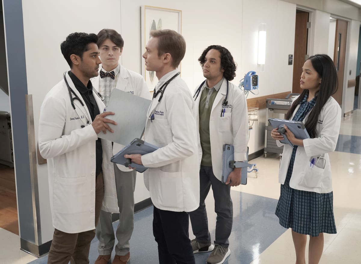 Know-It-Alls - The Resident Season 2 Episode 2