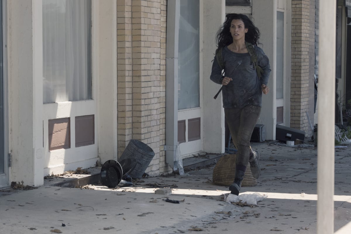 On Foot - Fear the Walking Dead Season 4 Episode 13