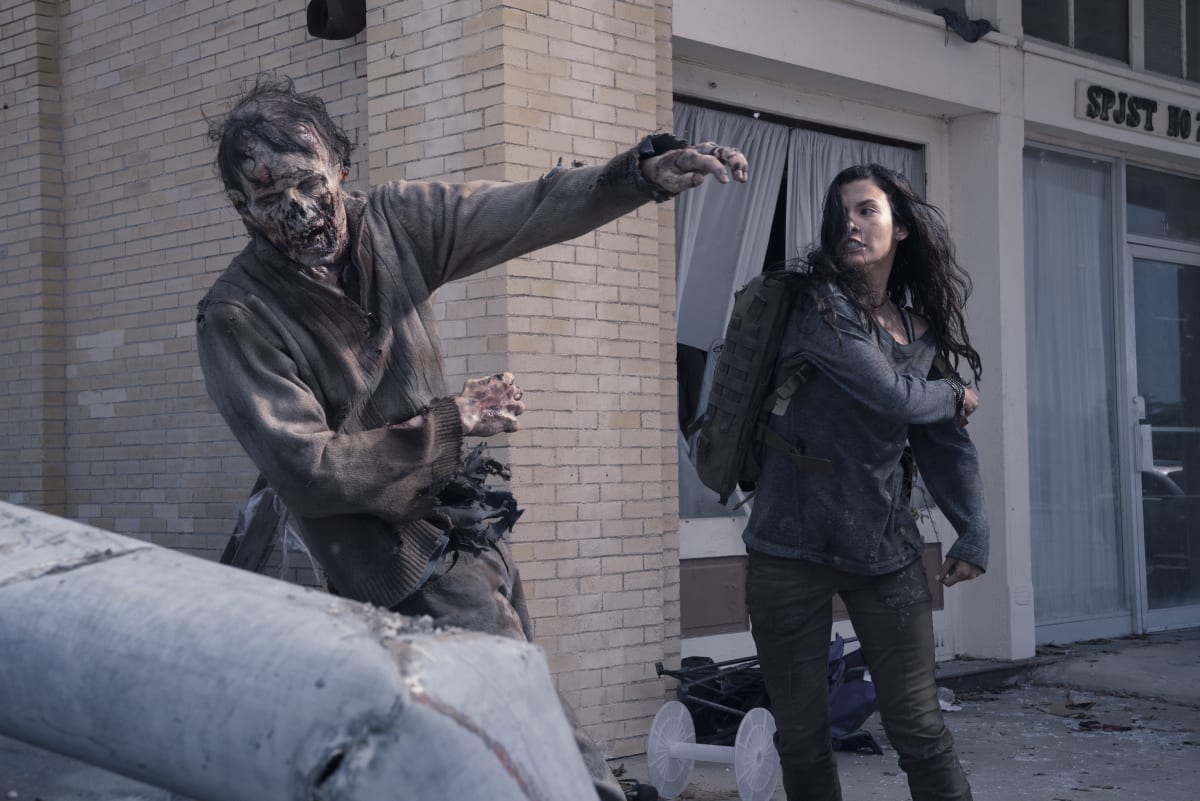 Take THAT, Walker! - Fear the Walking Dead Season 4 Episode 13