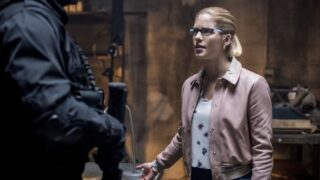 Opposite Sides - Arrow Season 7 Episode 2