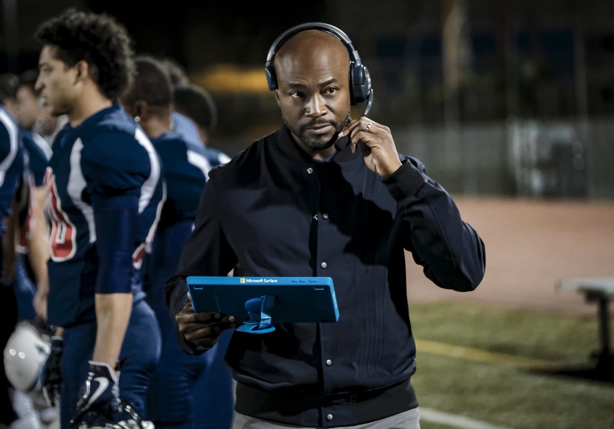 Calling the Play - All American Season 1 Episode 2