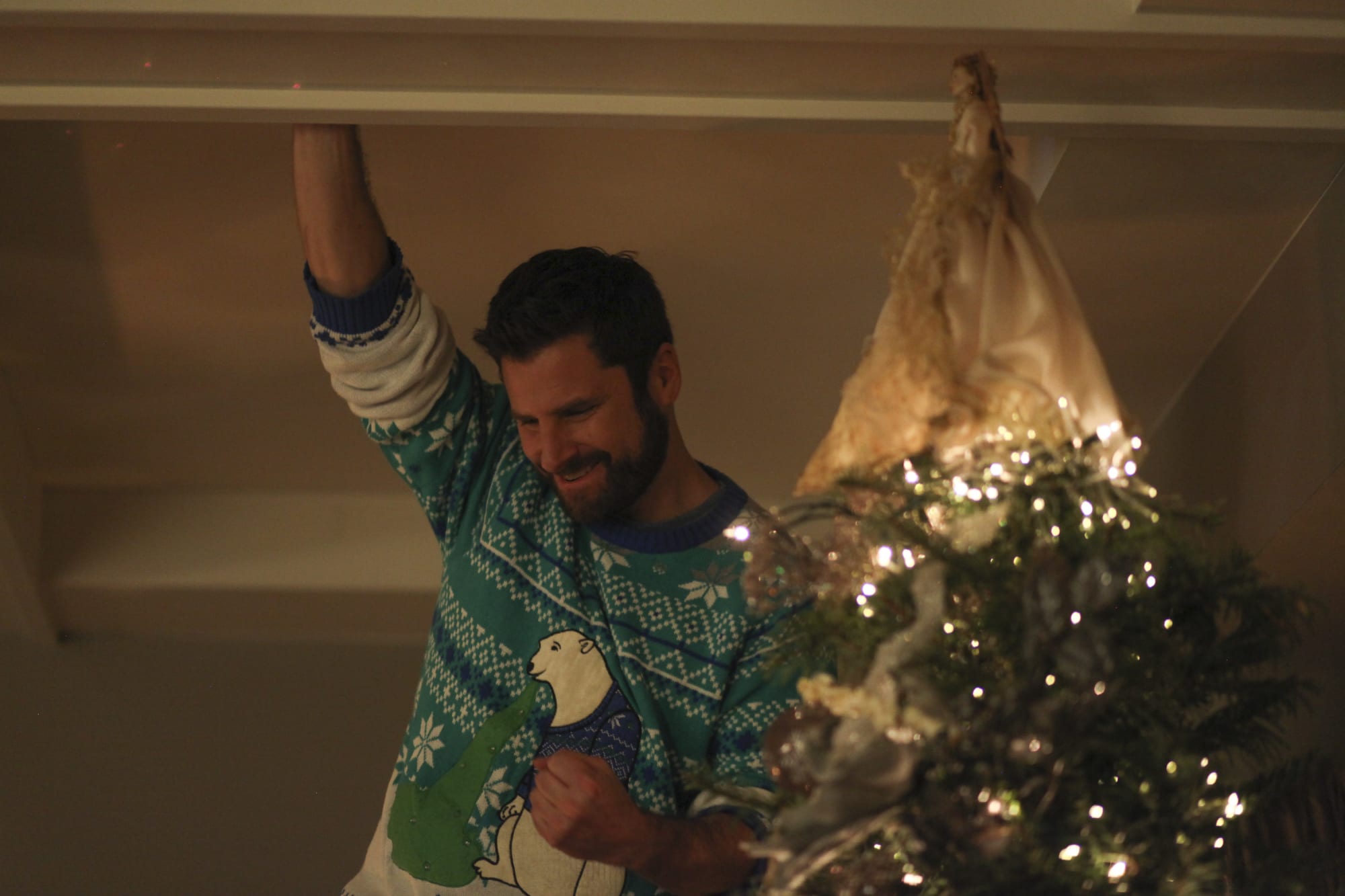 Gary Trims the Tree - A Million Little Things Season 1 Episode 10