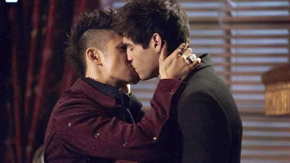 Magnus and Alec on Shadowhunters: Sacrifice For Love