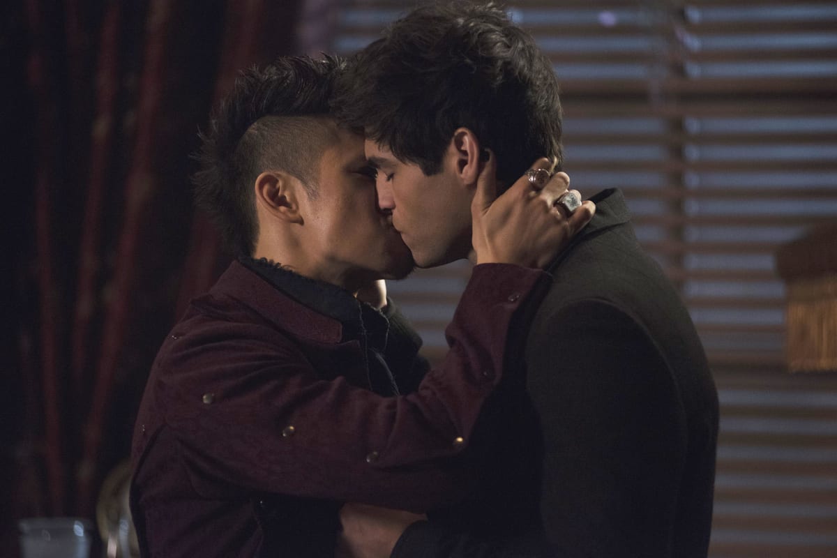Shadowhunters: 9 Reasons It Deserves a Renewal