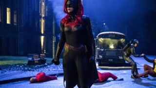 Batwoman Stands Tall - Arrow Season 7 Episode 9