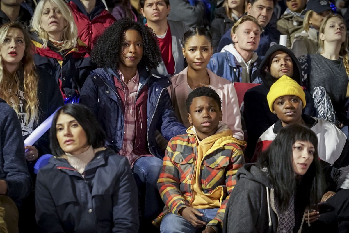 Crowd - All American Season 1 Episode 16