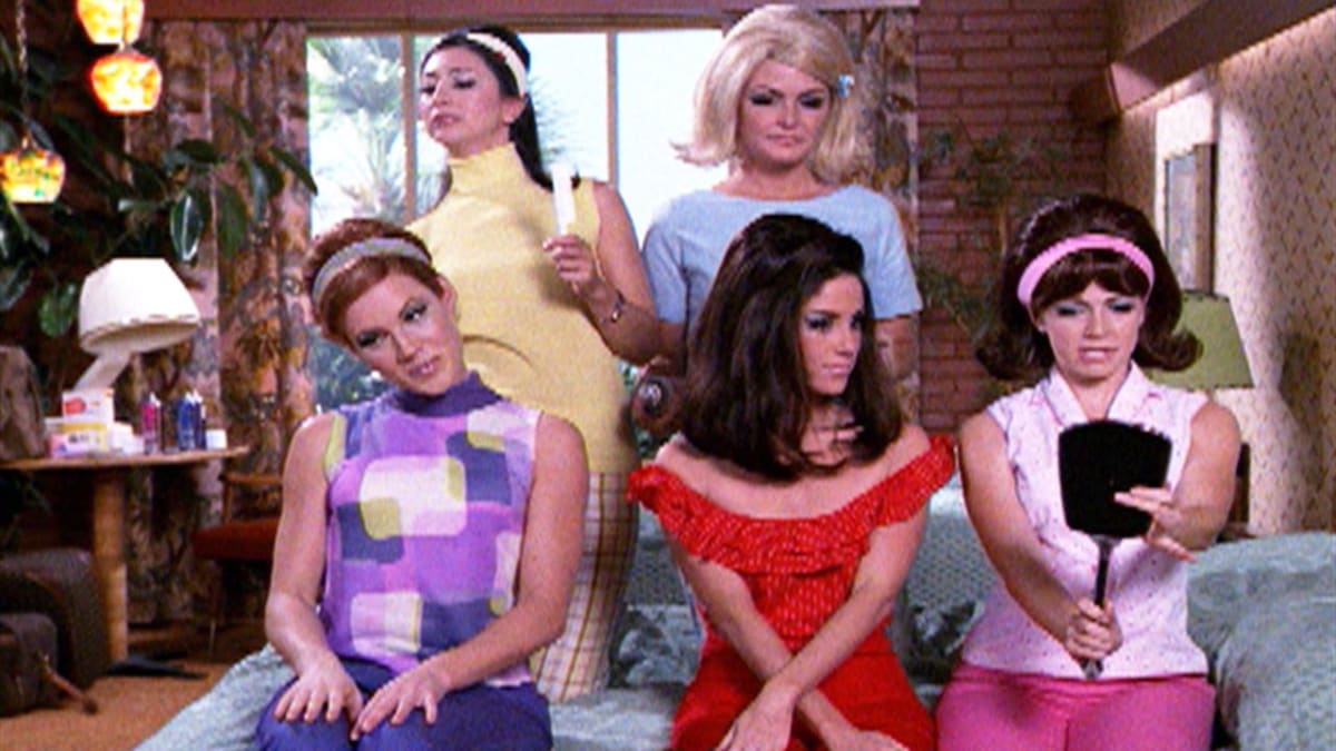 Greek's Dilshad Vadsaria Dishes on Kiss - TV Fanatic, image size:1200x675