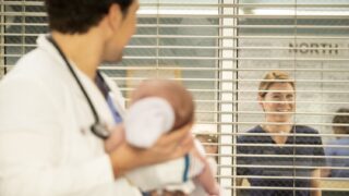 DeLuca and a Baby - Grey's Anatomy Season 15 Episode 22
