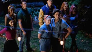 Saying Goodbye to One of Their Own - Riverdale Season 4 Episode 1