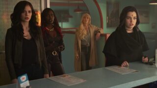 Meeting at the Diner - Titans