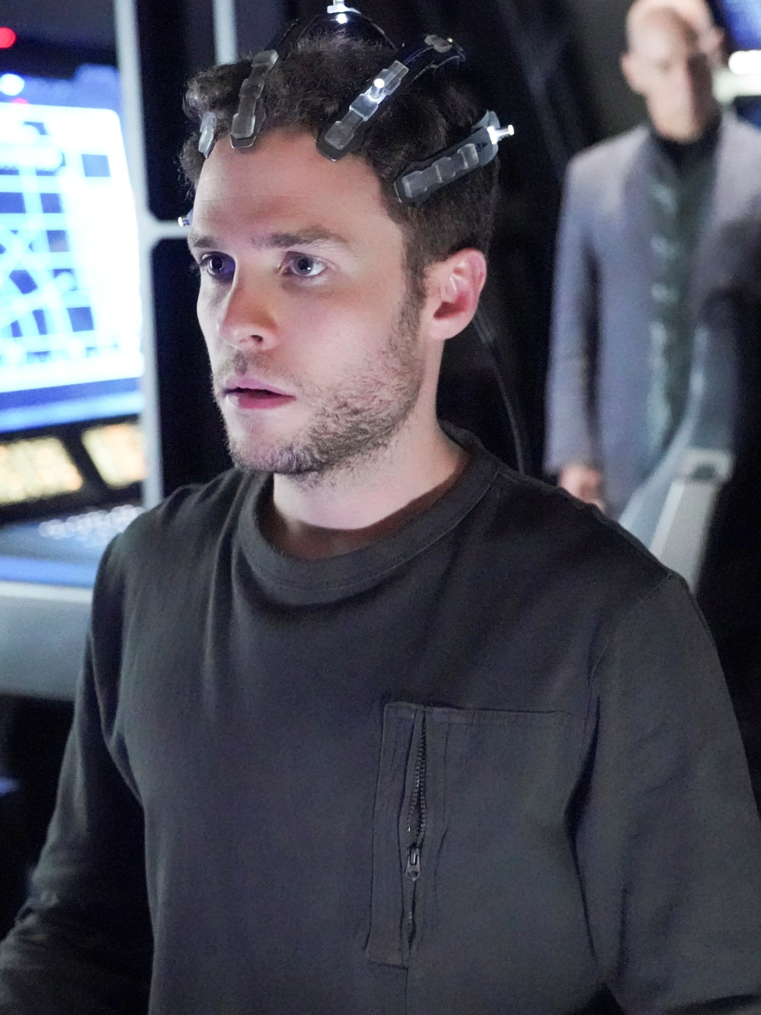 Resident Alien Season 3, Episode 7 'Bye Bye Birdie' - Parade, image size:1500x2000