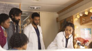 Checking Fernada's Heart  - Grey's Anatomy Season 18 Episode 14