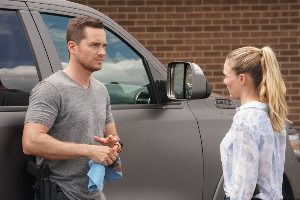 Questioning Decisions - Chicago PD Season 10 Episode 3
