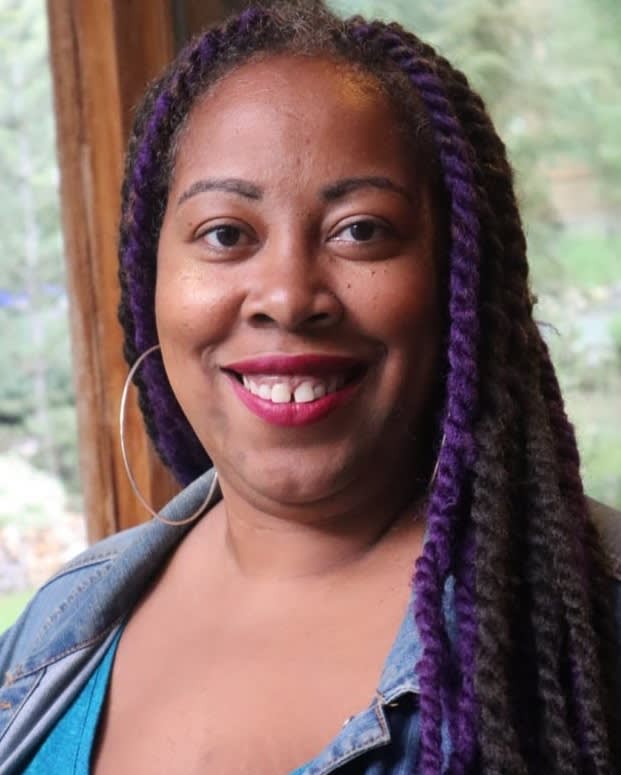 Angela Tucker Headshot
