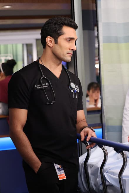 Weight on His Shoulders - Chicago Med Season 8 Episode 9