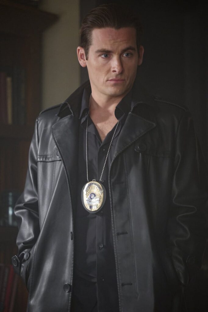 Brendon Hanging Badge - The Rookie: Feds Season 1 Episode 12