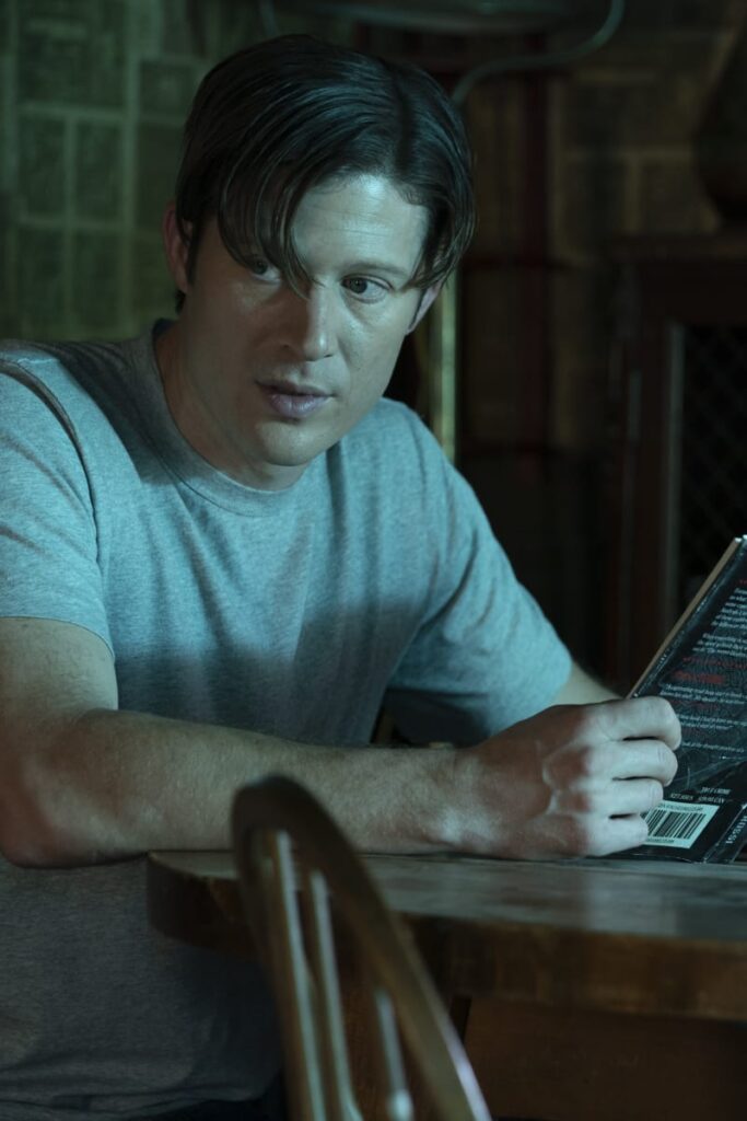 Elias Reads a Book - Criminal Minds: Evolution Season 1 Episode 6