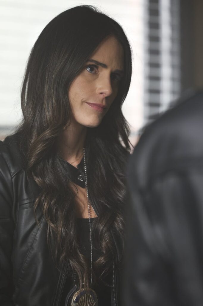 Jordana Brewster Guest Star - The Rookie: Feds Season 1 Episode 12