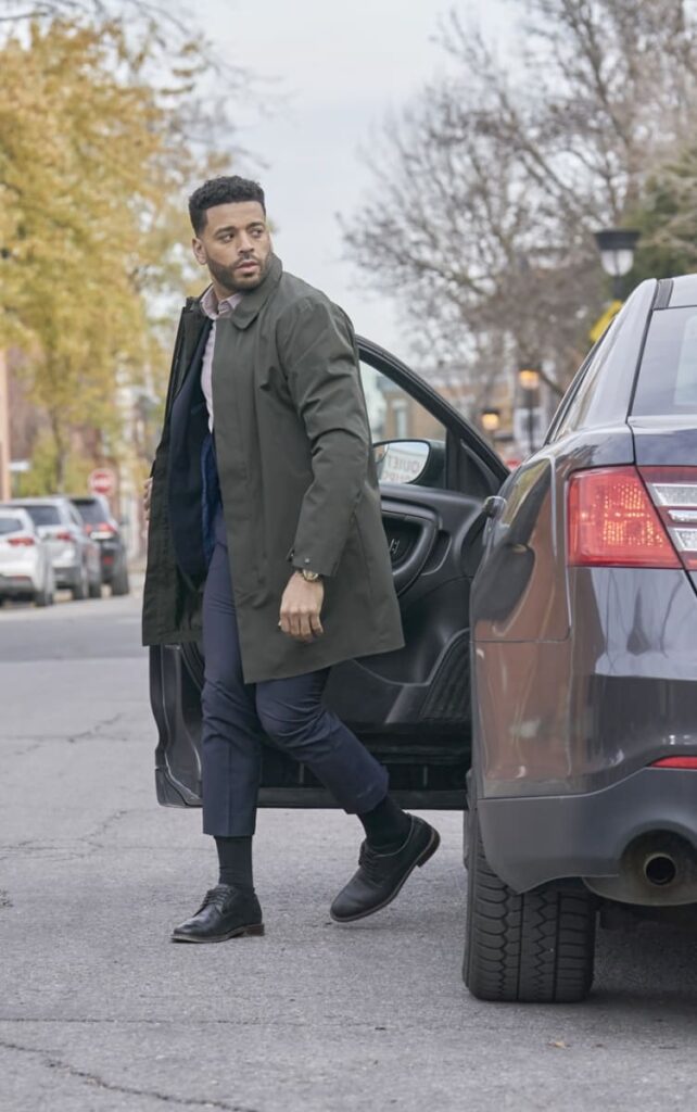 Mike Steps Out -tall - Alert: Missing Persons Unit Season 1 Episode 4